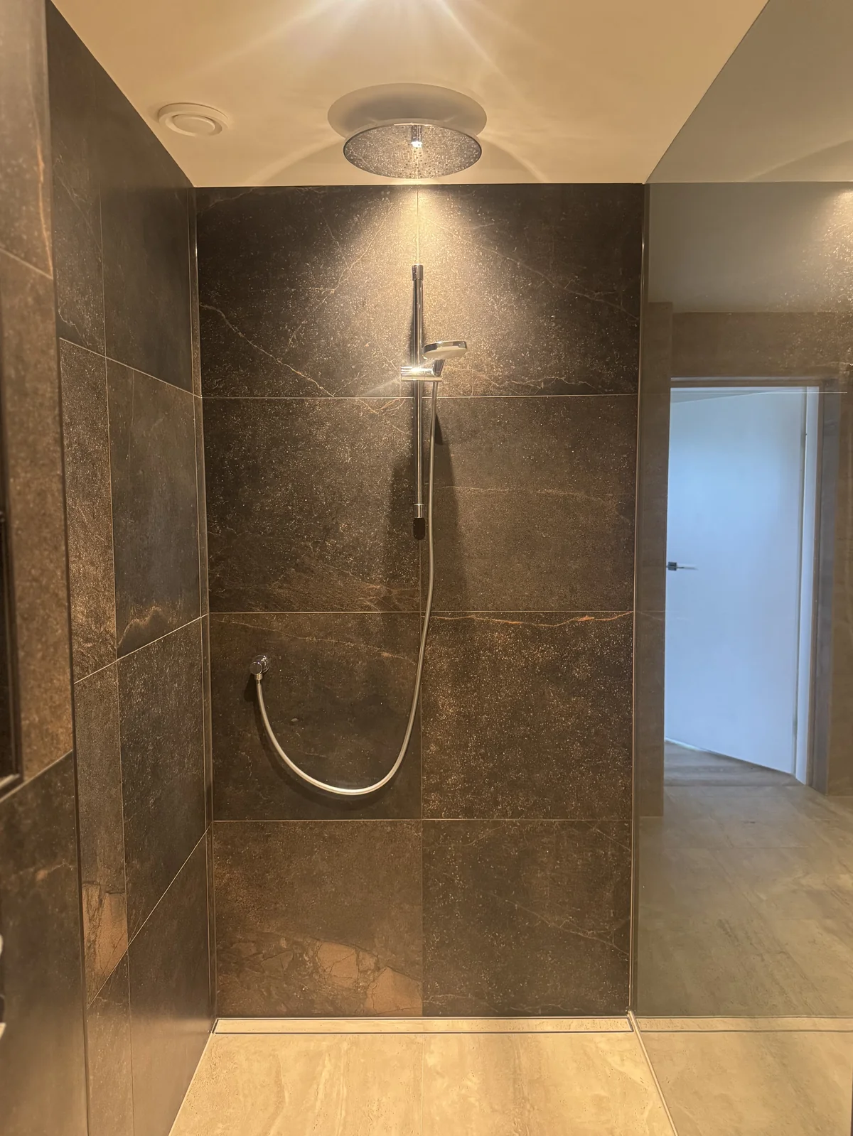 Badkamer – Stad Groningen, travertin